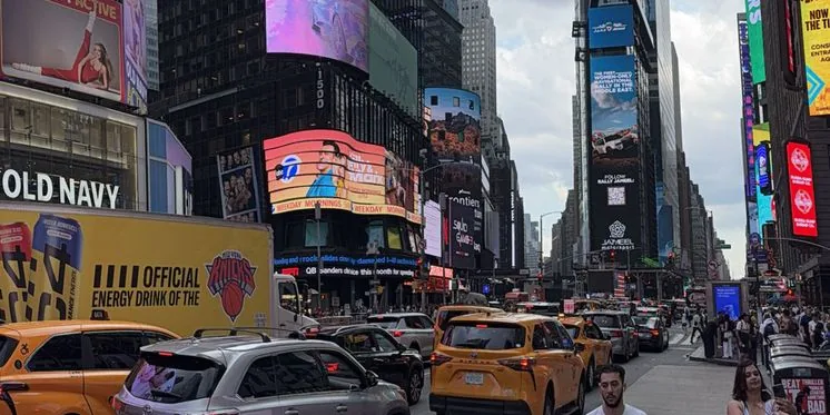 A large-format digital signage estate on city screens